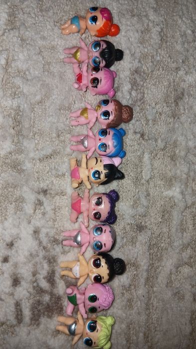 Ляльки LOL та аксесуари.