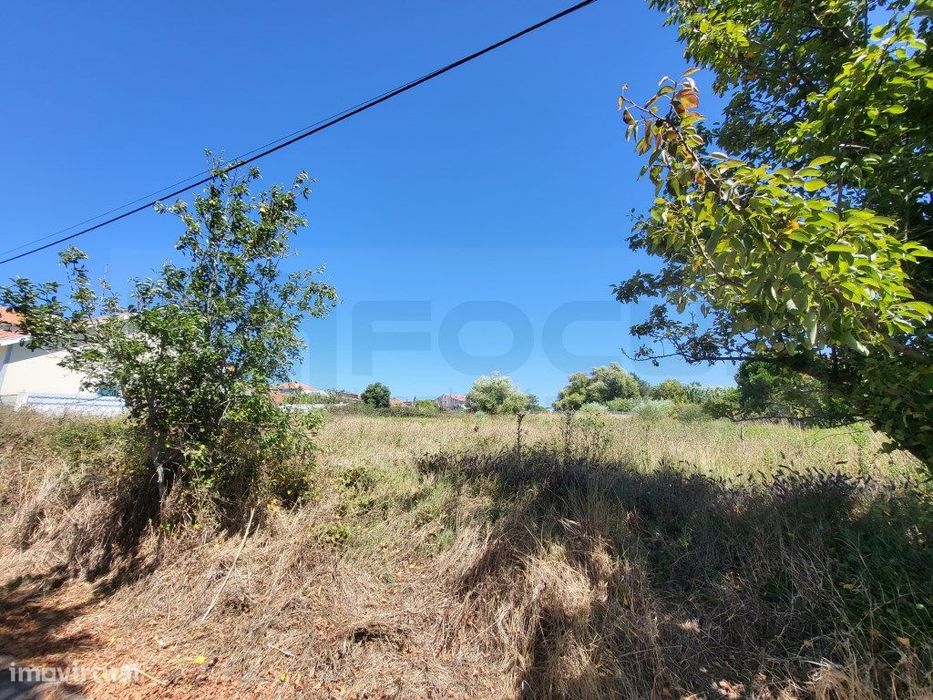 Lote de terreno para moradia geminada - Santa Joana