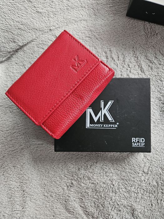 Czerwony, mały portfel