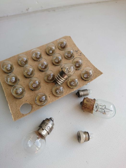 Лампочки 3,5 В к фонарикам, разные. Контрольки