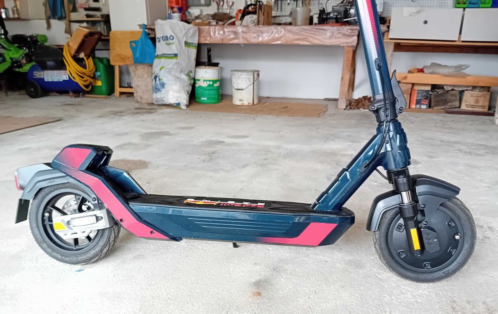 Trotinete Red Bull da-te asas.