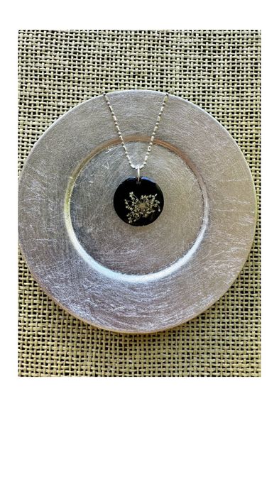 Zawieszka „fleur atomique” biżuteria handmade żywica srebro