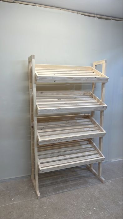 Стелажі , стійки для хліба або вина з дерева