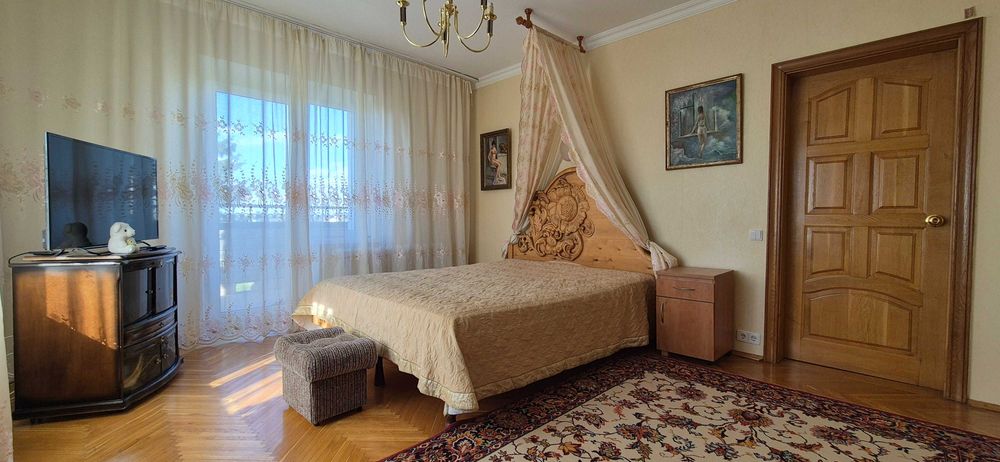 Без% Іванковичі будинок 3 поверхи 550м 25 соток