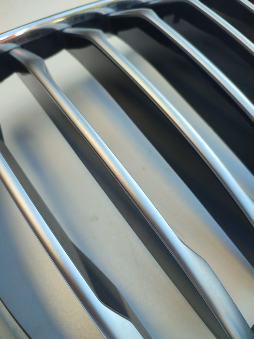 BMW X5 G05 nerki atrapa grill pod kamerkę