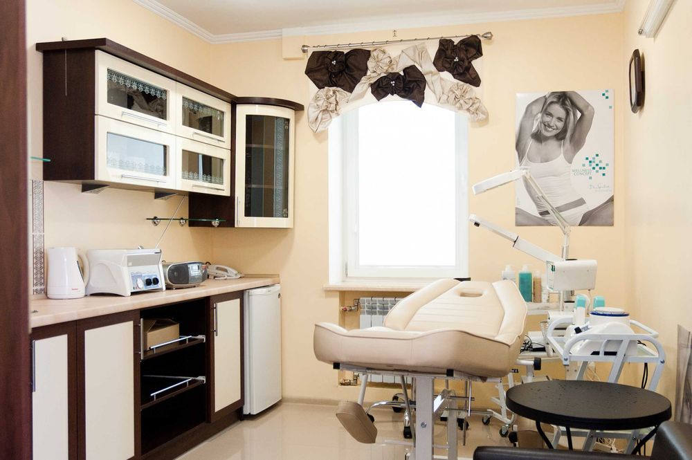 Продаж комерційного приміщення (діючий бізнес) біля Гостинця 447 м.кв.