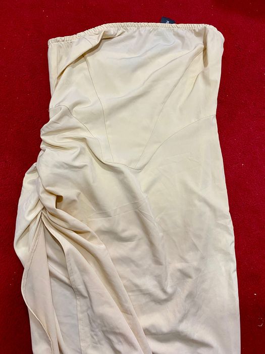 Vestido comprido com abertura