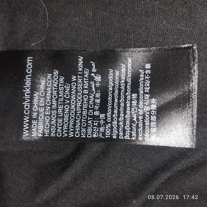 Футболка унісекс від Calvin Klein.