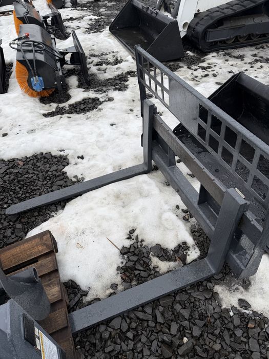 Нові нідравлічні  вила різних марок. для Bobcat. Ціна з ПДВ.