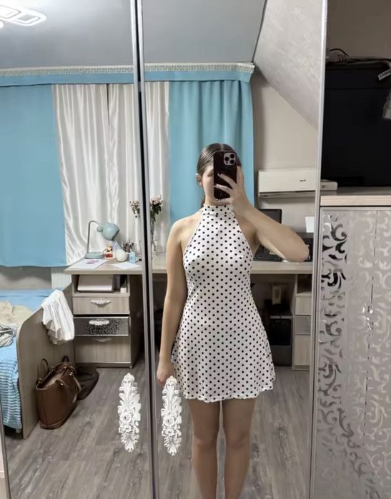 Трендова сукня в горошок