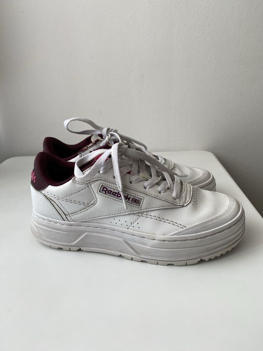 Шкіряні кросівки білі жіночі Reebok