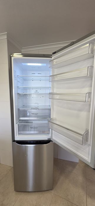 Frigorífico Combinado LG GBB60NSFFS (No Frost - 200 cm - 343 L - Inox)