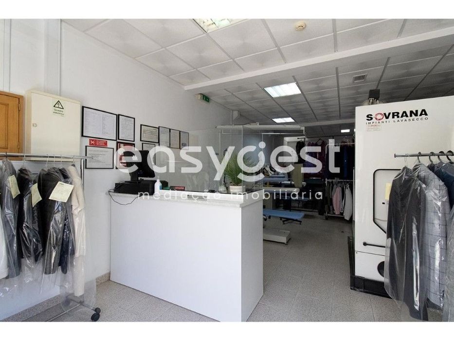 Loja-Lavandaria totalmente equipada em Vila Real de Santo António