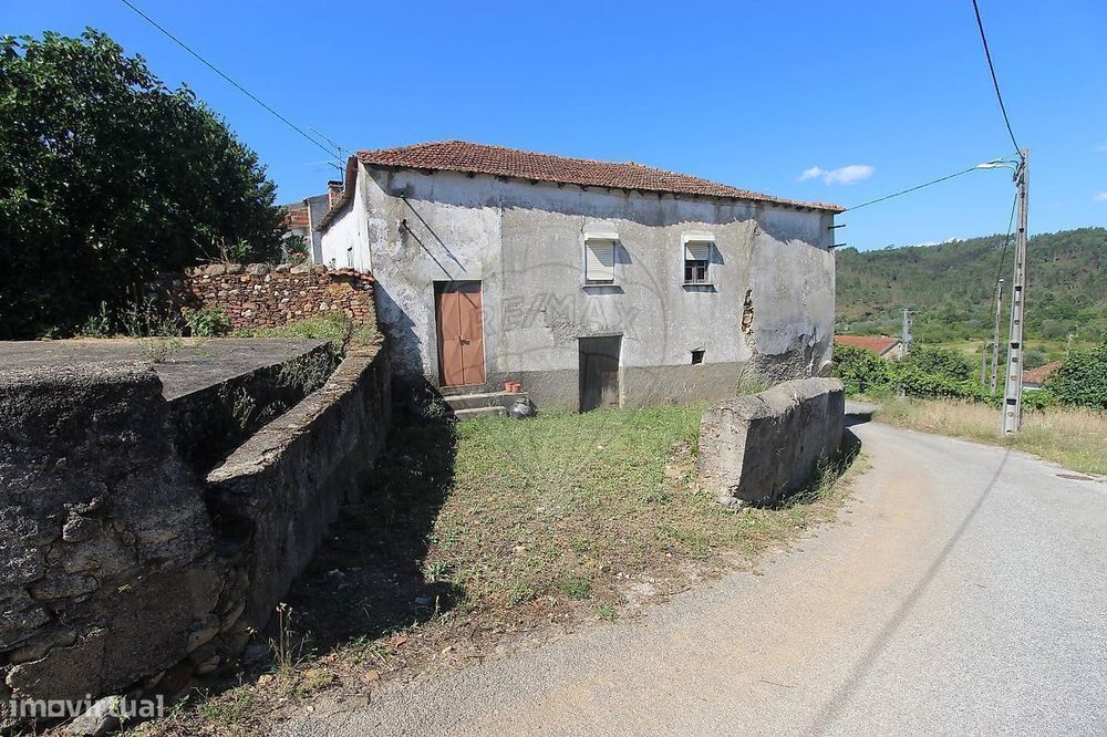 T4 Detached House for Rehabilitation for Sale in Casal do Frade - Pombeiro da ...