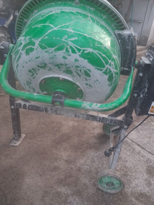 Vendo mini betoneira 63L 220 w