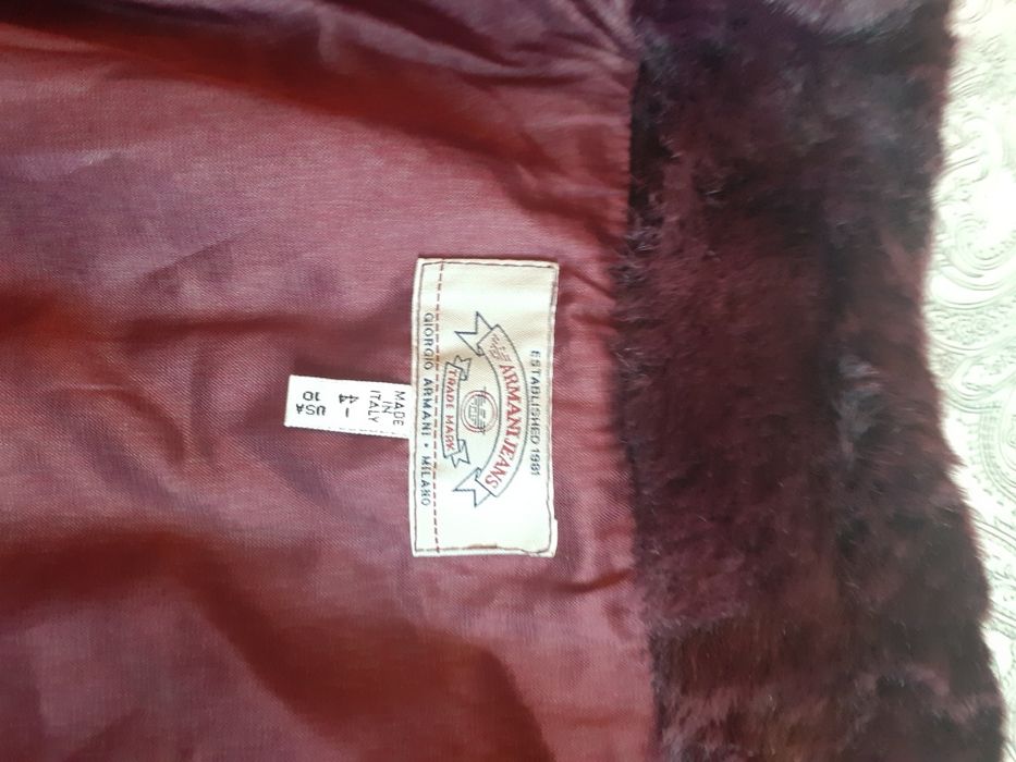 Blusão e estola da Armani em pêlo sintético