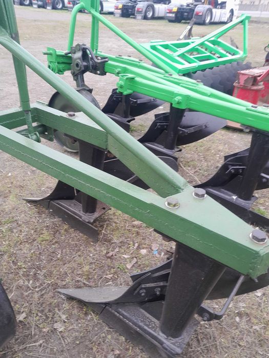 Плуг двохкорпусний  фірма грудьонс  Польща