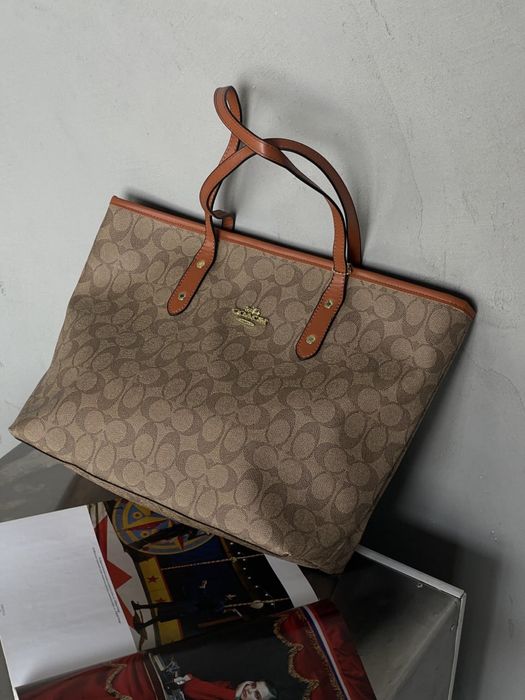 Вмістка та стильна сумка-шопер Сoach в кольорах