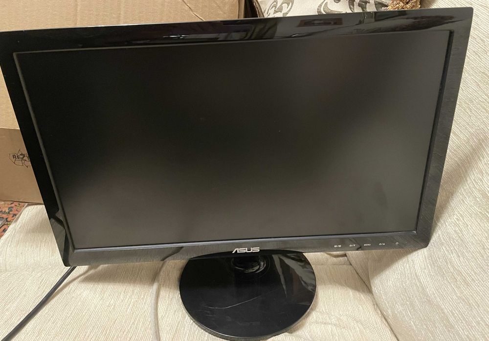 Monitor de Computador ASUS Modelo VS 197, 18 polegadas445484350487275521