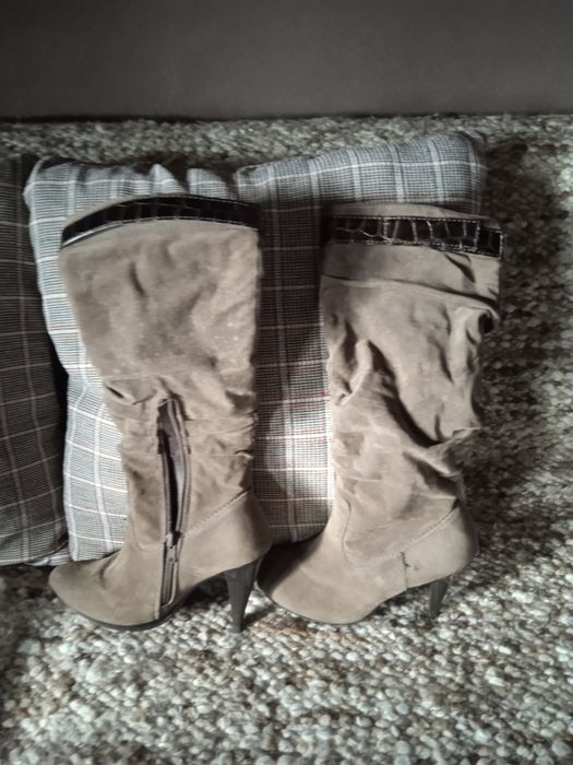 Botas em camurça