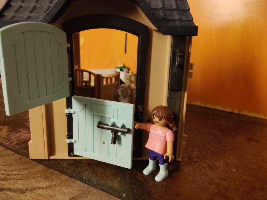 Playmobil stajnia 
PLAYMOBIL Country 71240 Przedłużenie stajni jeździe