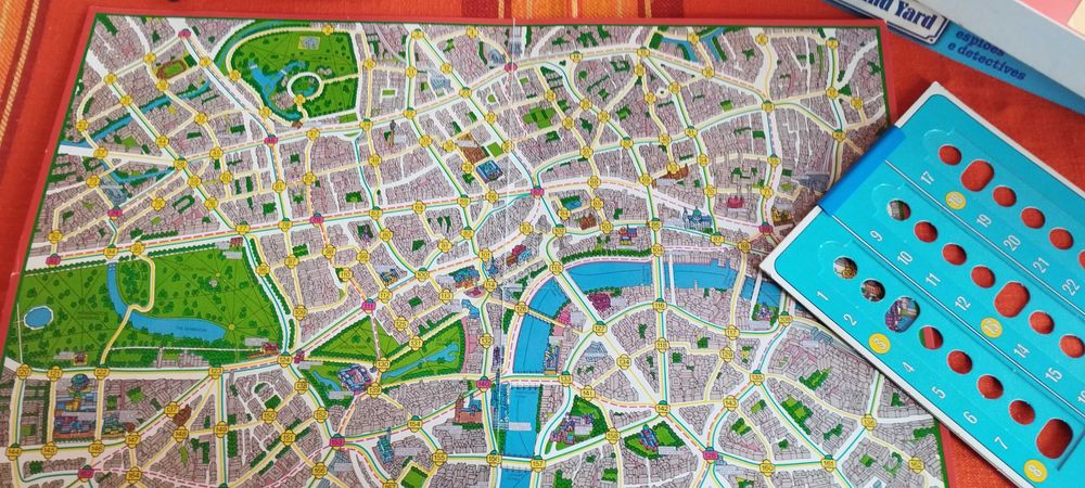 Jogo de Tabuleiro Scotland Yard Londres: Espiões e Detectives - Majora