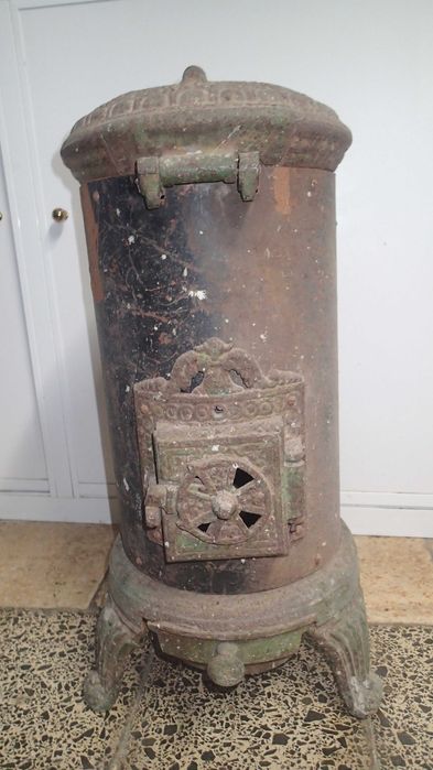 Salamandra antiga em ferro