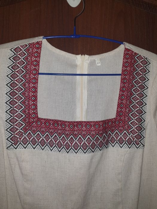 Українська льняна сукня