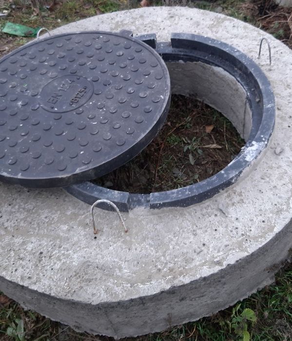 Кільце бетонне. Кришка. Септик. Яма. Екскаватор. Щебінь. Каналізація.