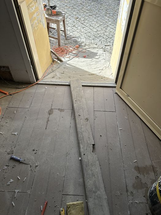 Faco trabalhos de trolha e pintura