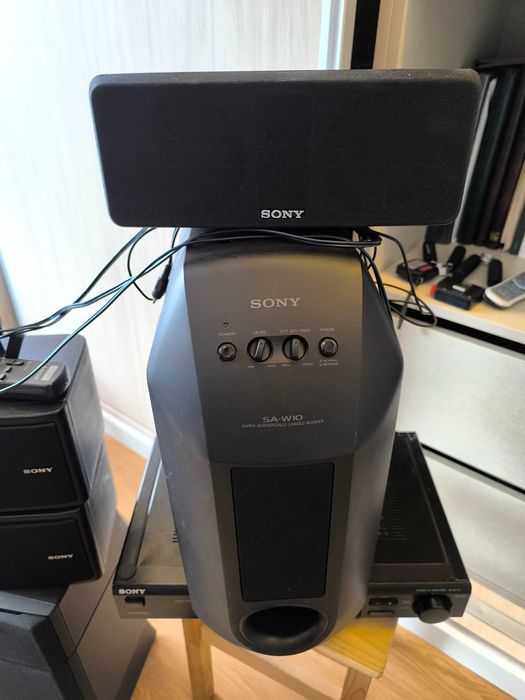 Sistema de som "surround" SONY TA-VE 110 dos anos 2000.