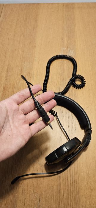 Headphones sennheiser HD 215