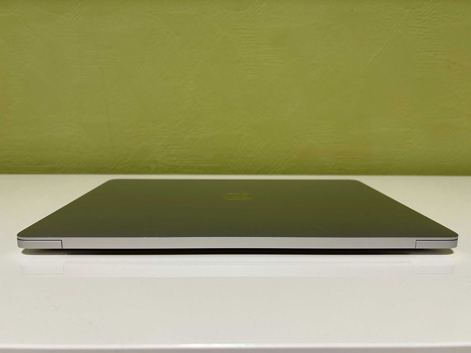 MacBook Pro 13" M2 16/256 GB Silver (2022) Touch Bar. Гарний стан
