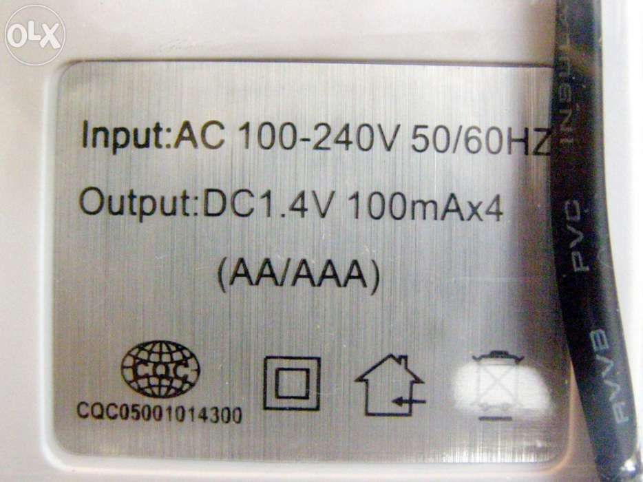 Carregador digital de 4 pilhas AA+AAA