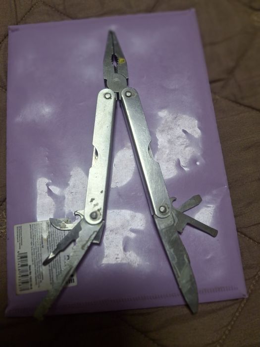 Продам  (плоскогубці з набором інструментів).
Матеріал — нерж