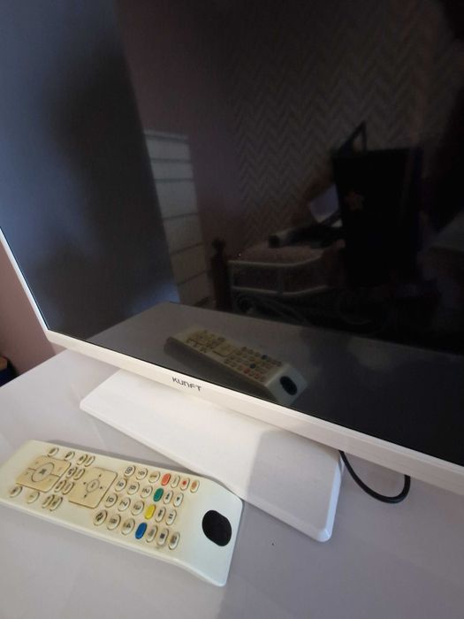 LCD branco com 18 polegadas