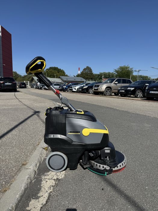 Szorowarka talerzowa karcher BD 38/12 C bateryjna w pelni sprawna gotowa do pracy kompletna wraz ze szczotką i baterią import Niemcy