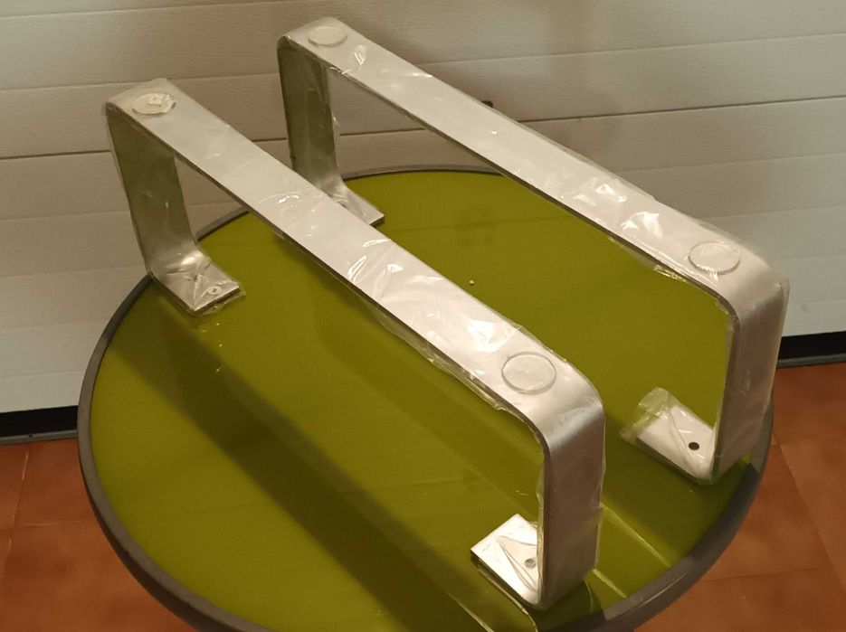 Conjunto de 2 pés de metal para móveis (20x53cms)