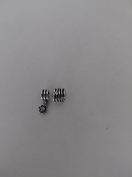 Pandora original + 2 contas