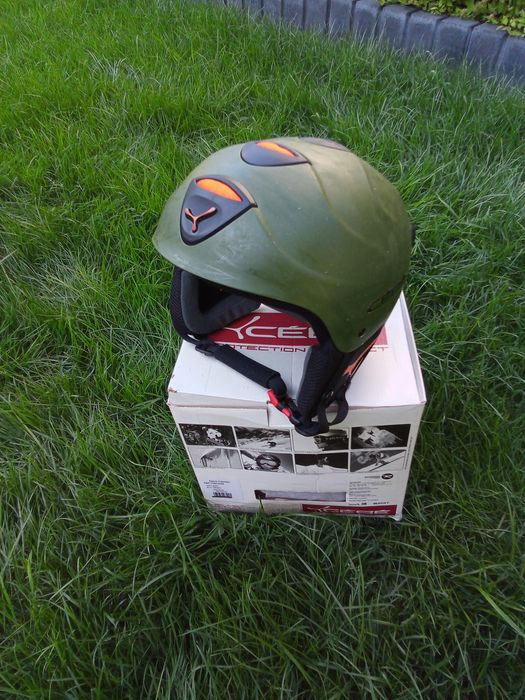 Kask narciarski uzywany