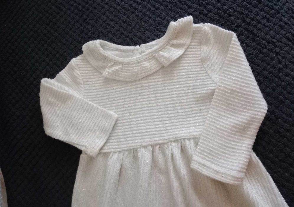 Vestido Bebé bege, com fio dourado, folho decote 6 meses - 68 cm