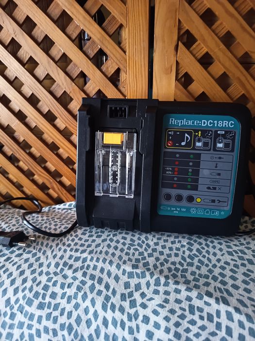 Oportunidade!Carregador para baterias makita