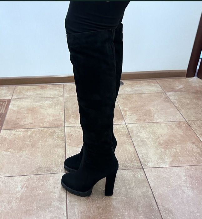 Чорні осінні чоботи