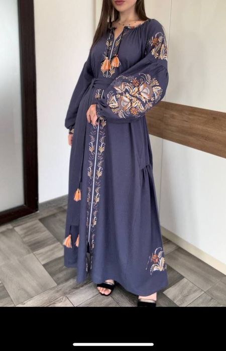 Вишиті сукня.