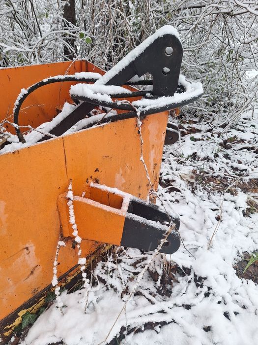 Pług do odśnieżania za ciągnik