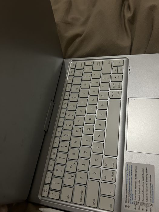Ipad - Com carregador/Caixa/Teclado/Caneta