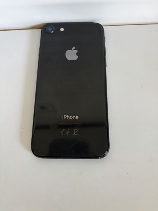 iPhone    8.