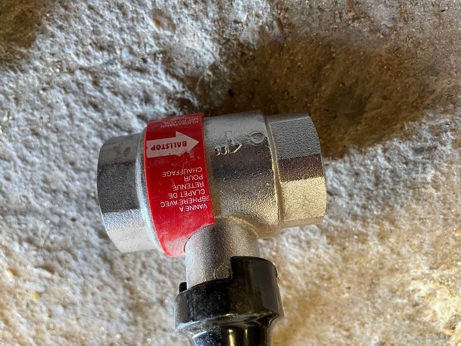 Válvula Ballstop Caleffi 1" . Válvula esfera com retenção incorporada