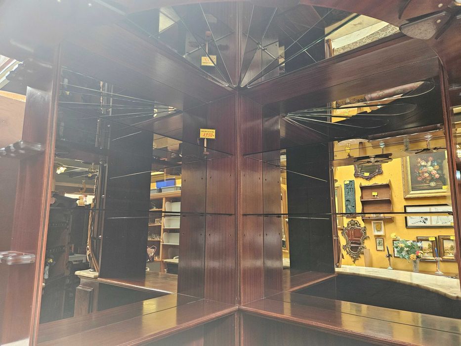 Lindíssimo móvel bar de canto com dois bancos - óptimo