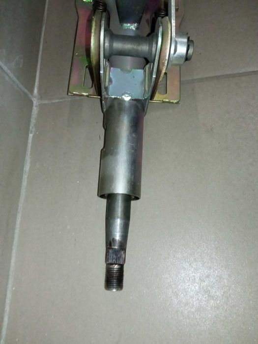 Вал рулевой ВАЗ 2110, 2111, 2112 в сборе с кронштейном и карданчиком